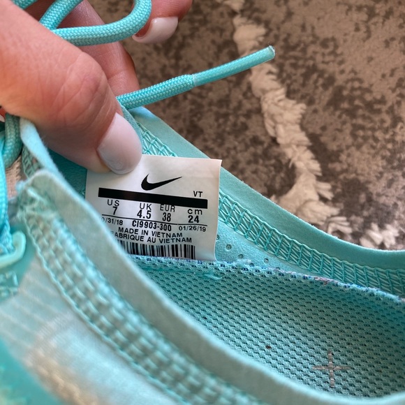 Nike VaporMax - Picture 6 of 10